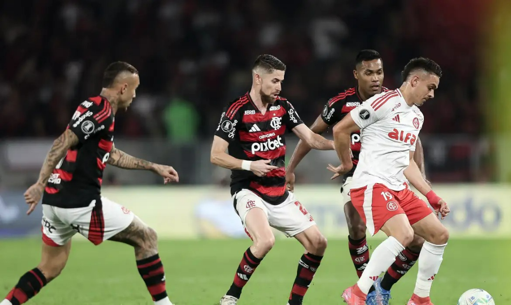 Inter e Flamengo duelam por vaga nas quartas da Libertadores