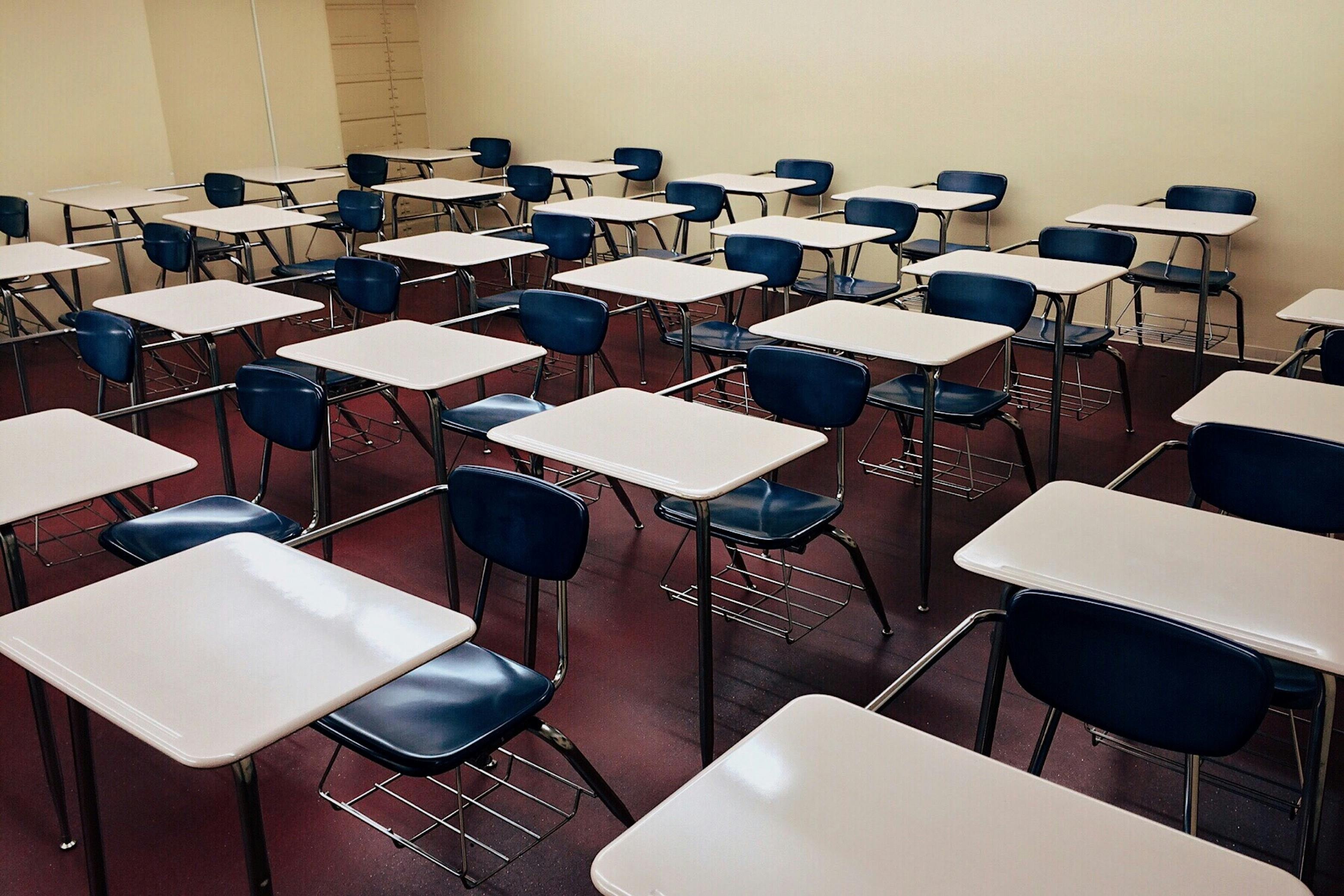 É #FAKE que governo e escolas firmaram parceria para contratações com salários a partir de R$ 3,8 mil; trata-se de golpe