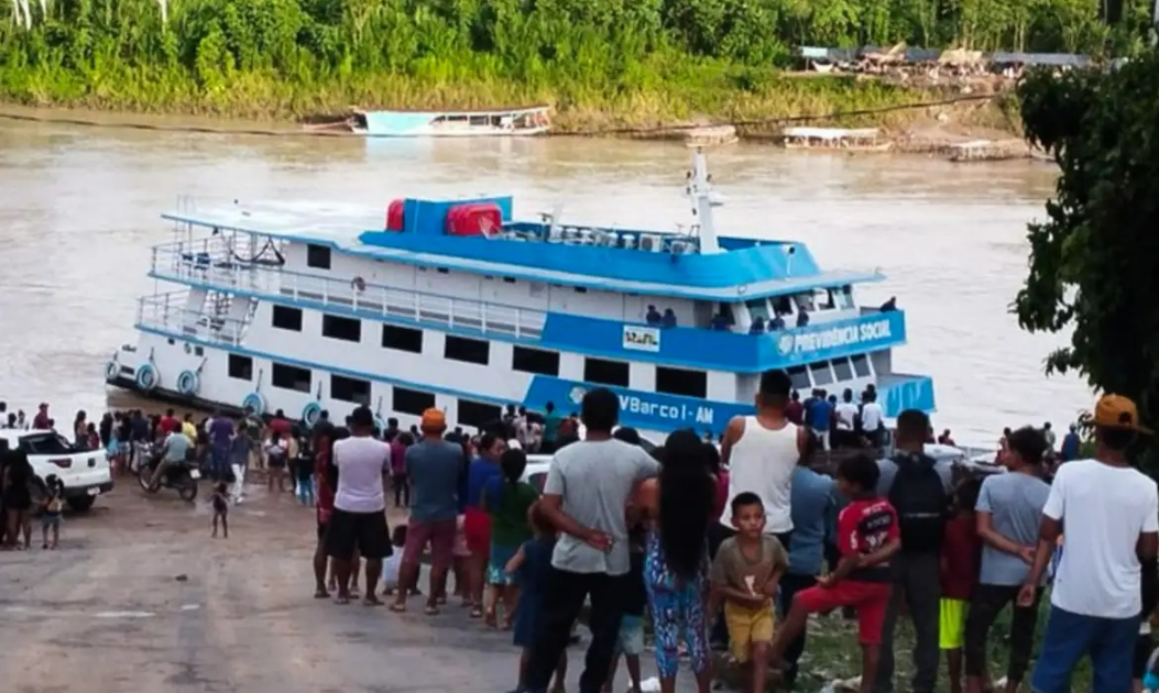 Barcos do INSS levam atendimento a comunidades ribeirinhas da Amazônia