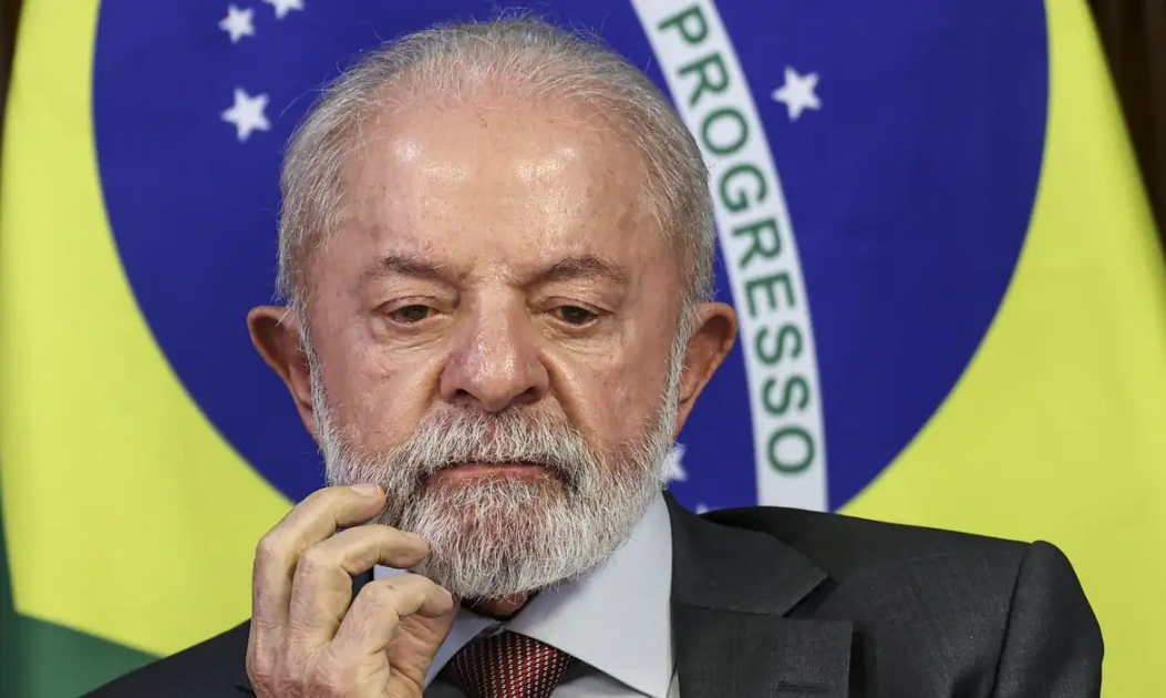 Lula pede análise da cassação de Eduardo Bolsonaro por atuação nos EUA