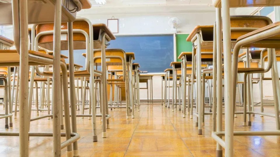 Como os pais e educadores podem proteger as crianças da 'adultização' na escola