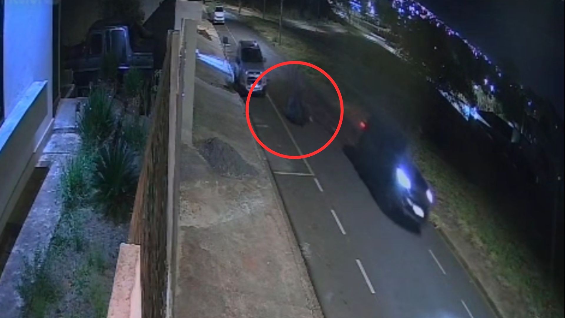 Motorista suspeito de atropelar motociclista se distraiu após celular cair no assoalho do carro, diz polícia