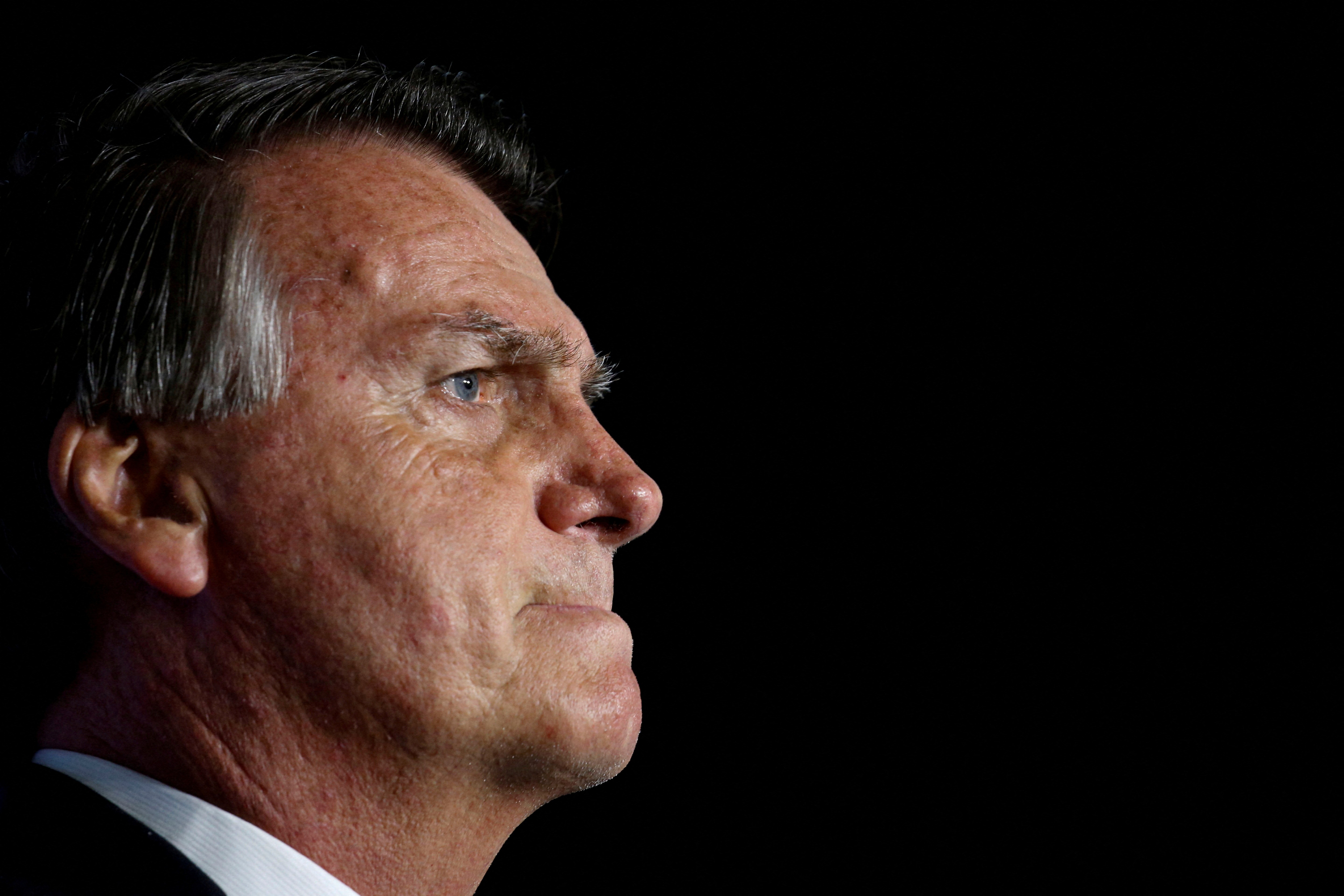 É #FAKE que EUA fizeram parada militar em homenagem a Bolsonaro; imagens foram geradas com inteligência artificial